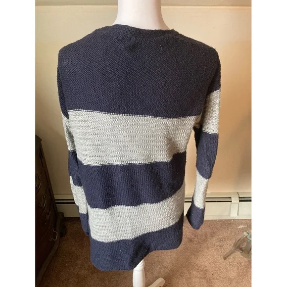 Forever 21 knit striped woman’s cardigan size Medium - Picture 3 of 3